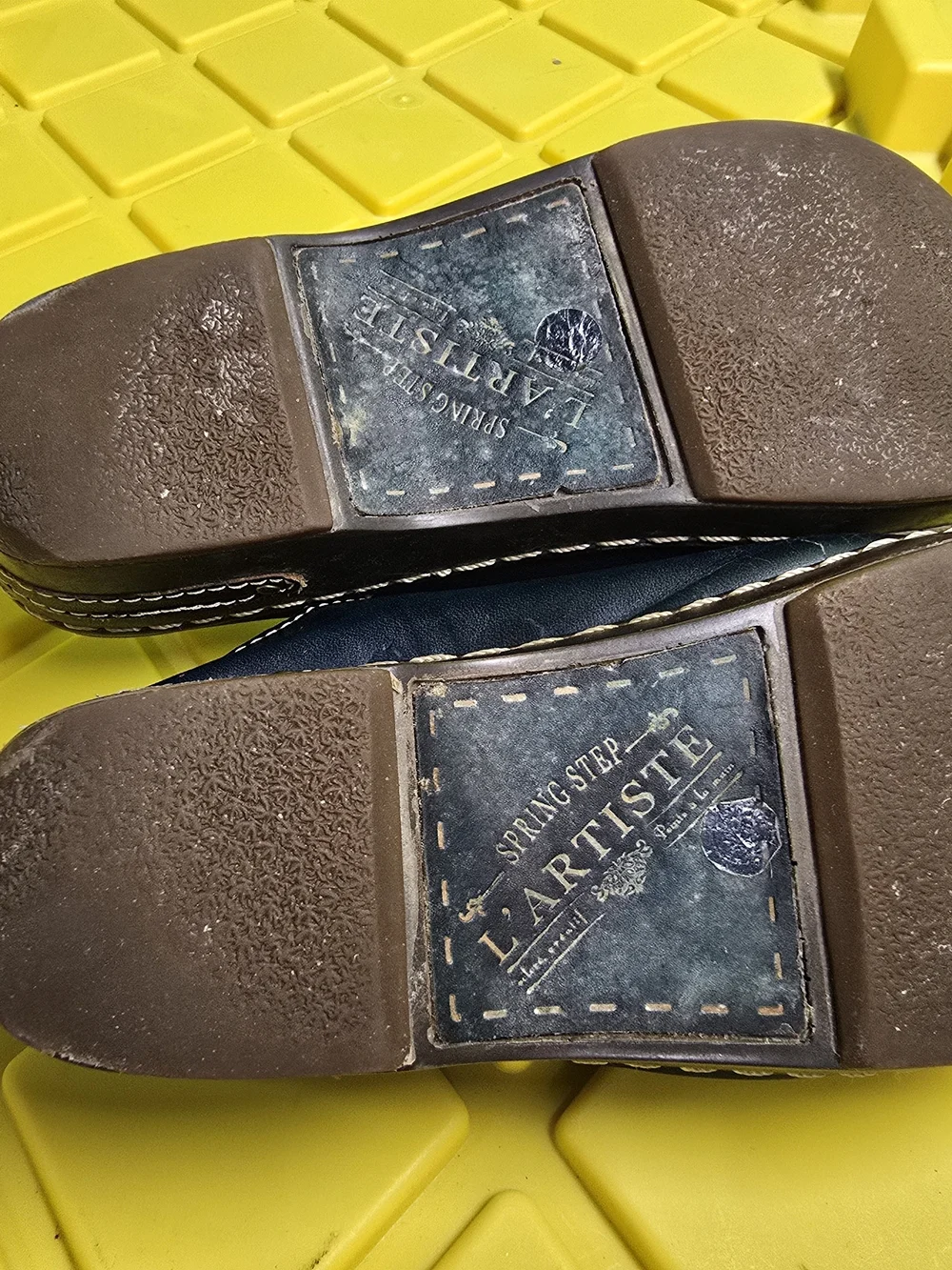 L'Artiste Navy Blue Leather Slip-On Clogs